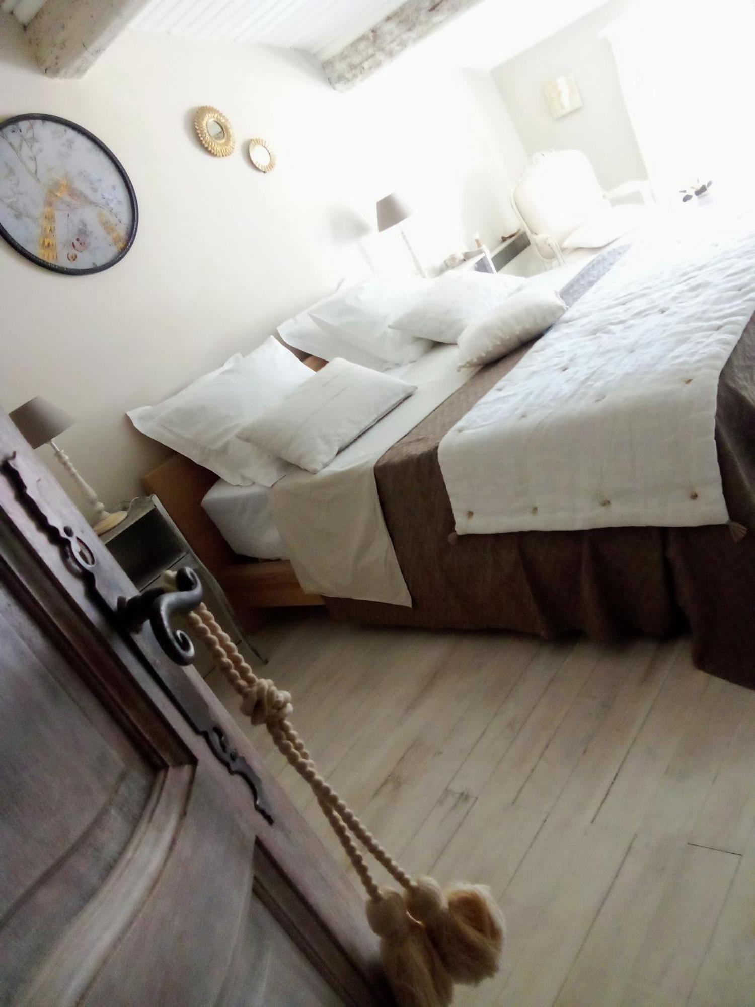 La Maison Perchee Эг-Морт Номер фото